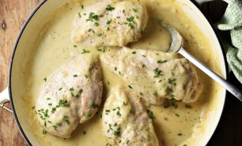 Pileći file u umaku od vrhnja